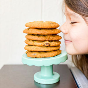 chocolate chip cookie smell